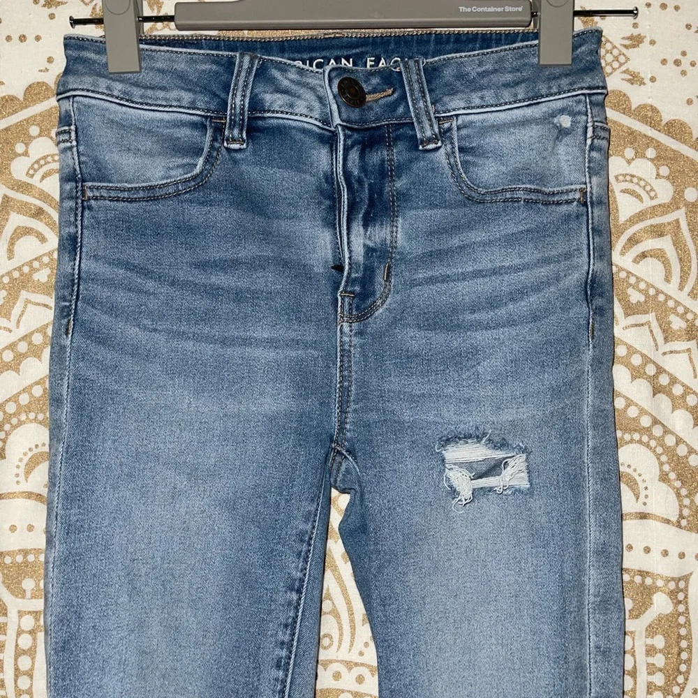 ✨HP✨ “AMERICAN EAGLE” NEXT LEVEL HI-RISE BLUE RIPPED JEGGING, LADIES SZ 2 SHORT - Picture 3 of 9